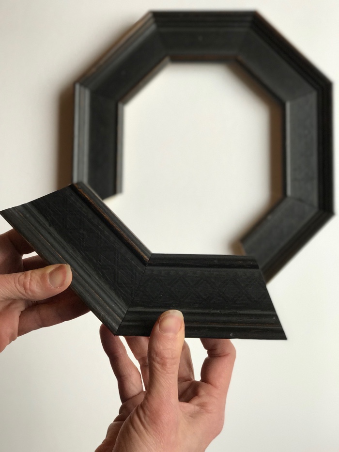 Octagonal picture frame